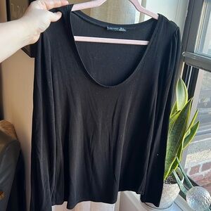***PRELOVED*** slinky vibes ribbed black scoop neck blouse‎